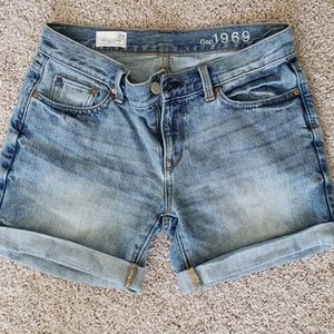 Gap Sexy Boyfriend shorts - size 24